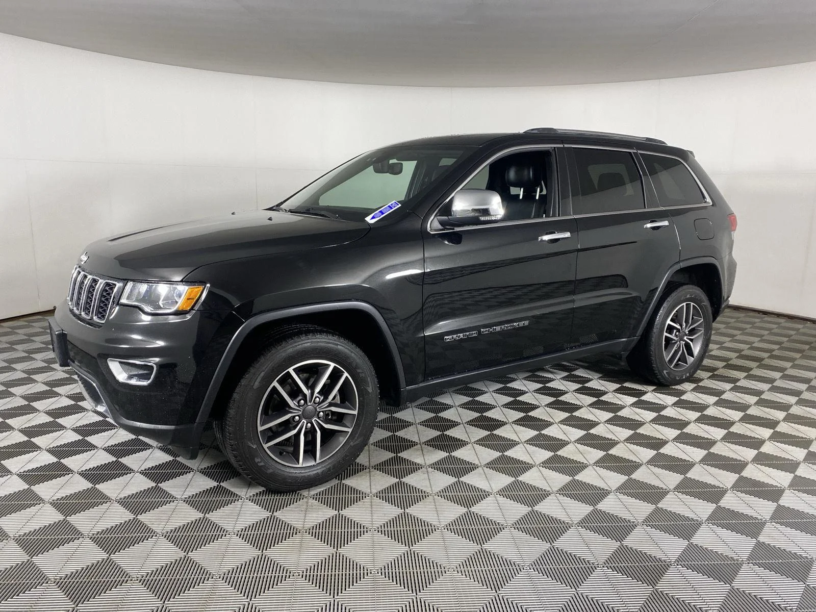 Used 2020 Diamond Black Crystal Pearlcoat Jeep Limited image 3