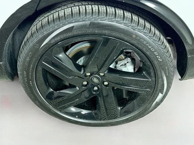 New 2026 Fuji White Land Rover Dynamic SE image 33