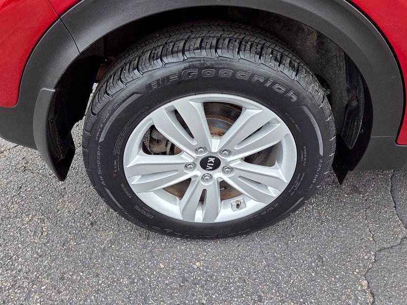 Used 2018 Red Kia LX image 9