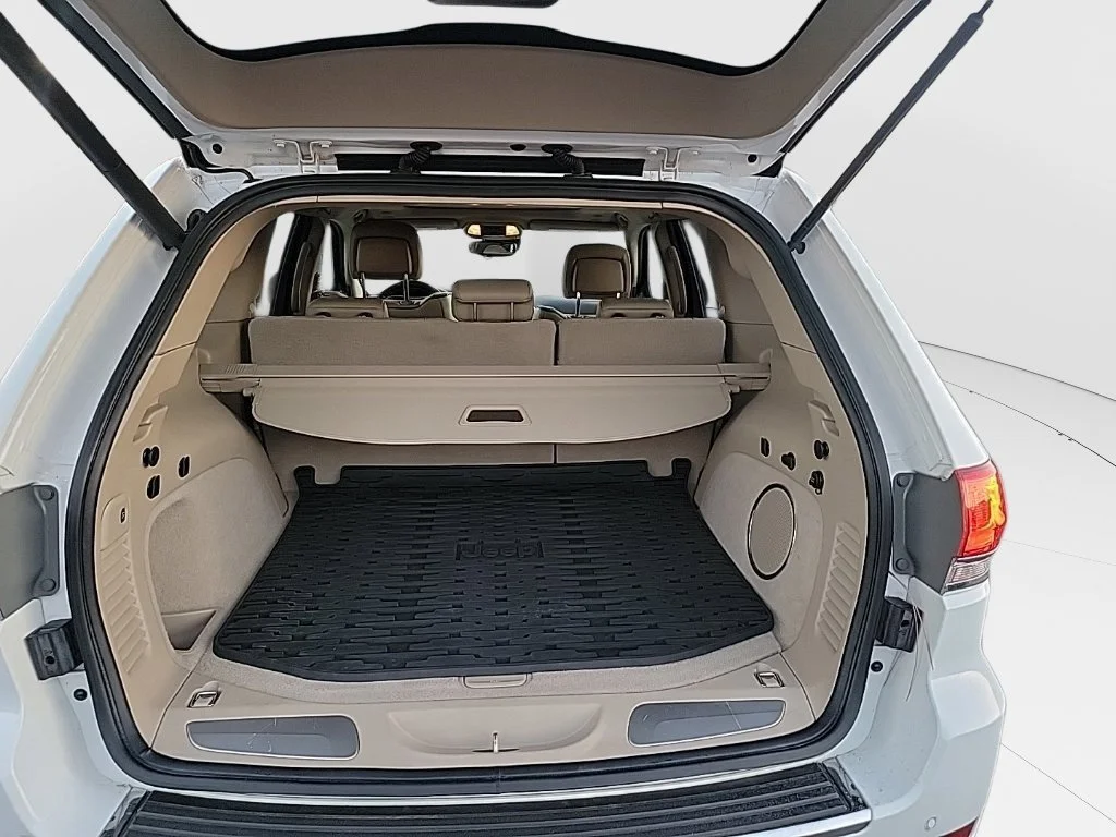 Used 2018 White Jeep Overland image 9