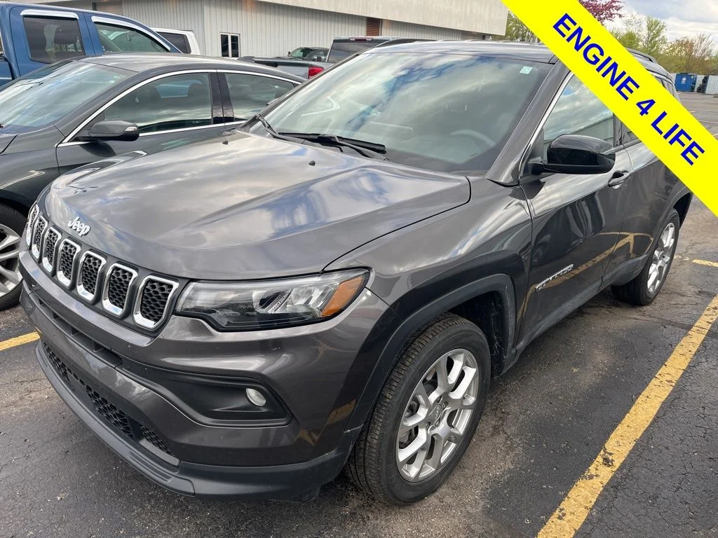 2023 Jeep Compass Latitude Lux 4X4's photo