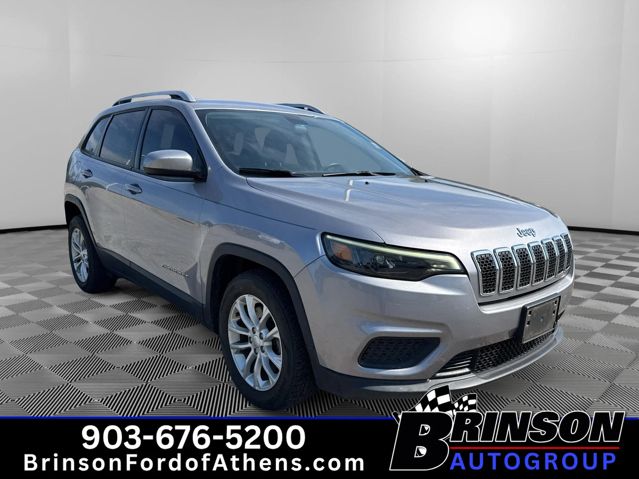 Certified Used 2020 Billet Silver Metallic Clearcoat Jeep Latitude image 3