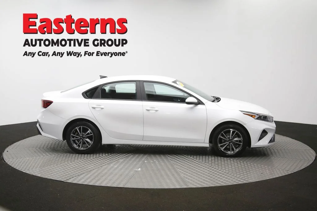 Used 2023 White Kia LXS image 44