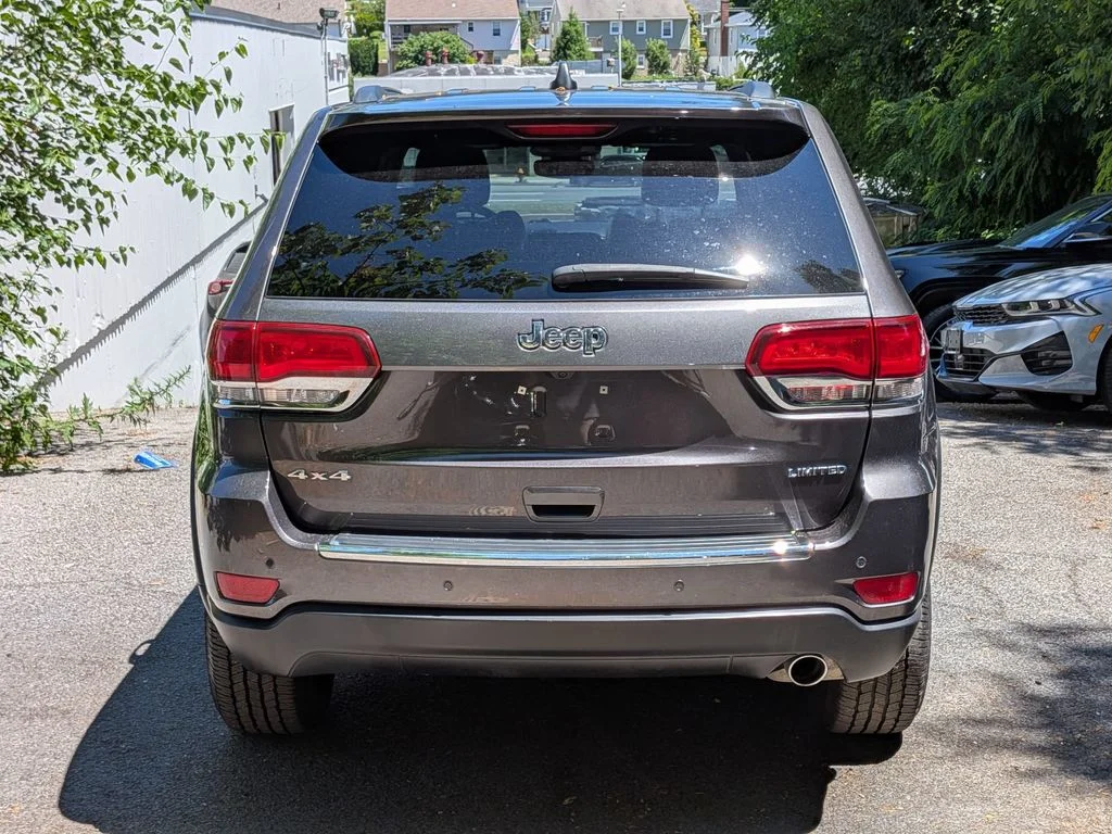Used 2021 Gray Jeep Limited image 7