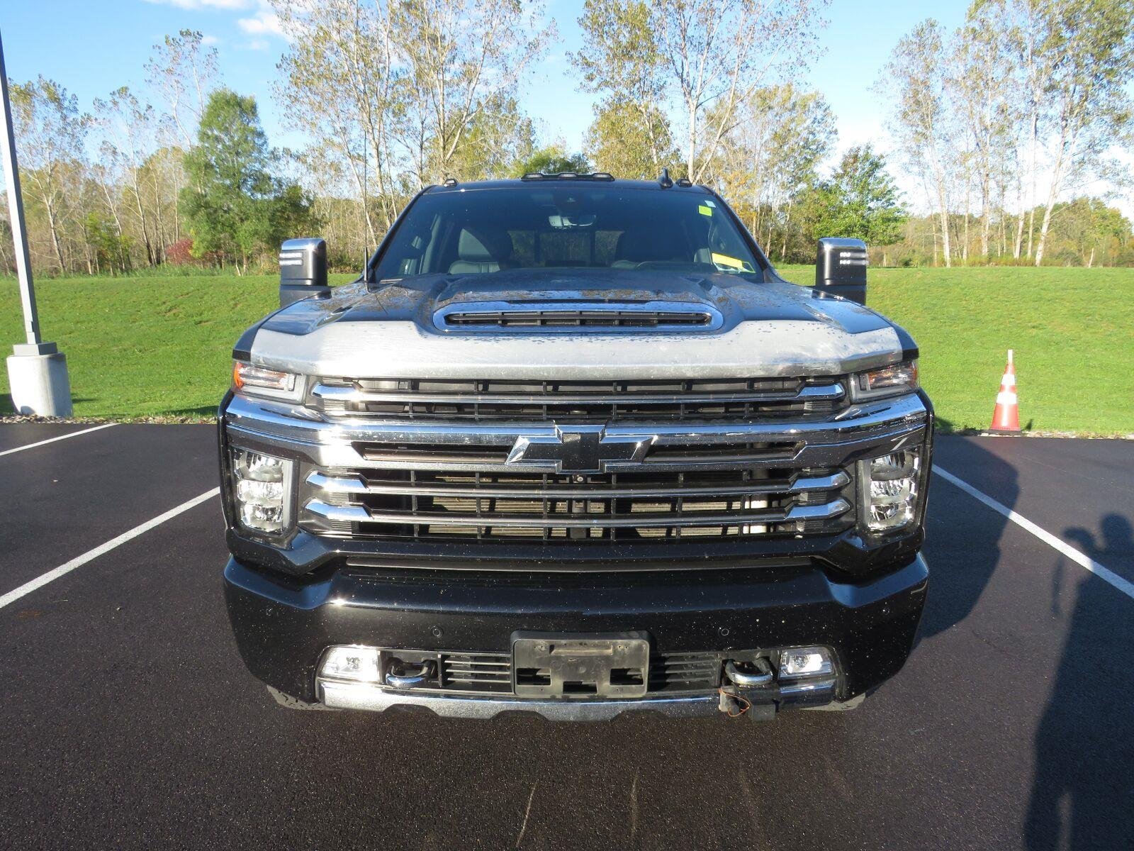 Used 2022 Mosaic Black Metallic Chevrolet High Country image 4