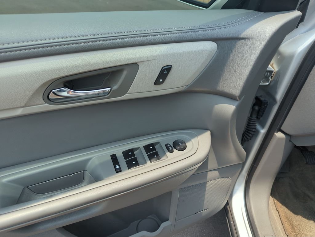 Used 2015 Silver Chevrolet 2LT image 19