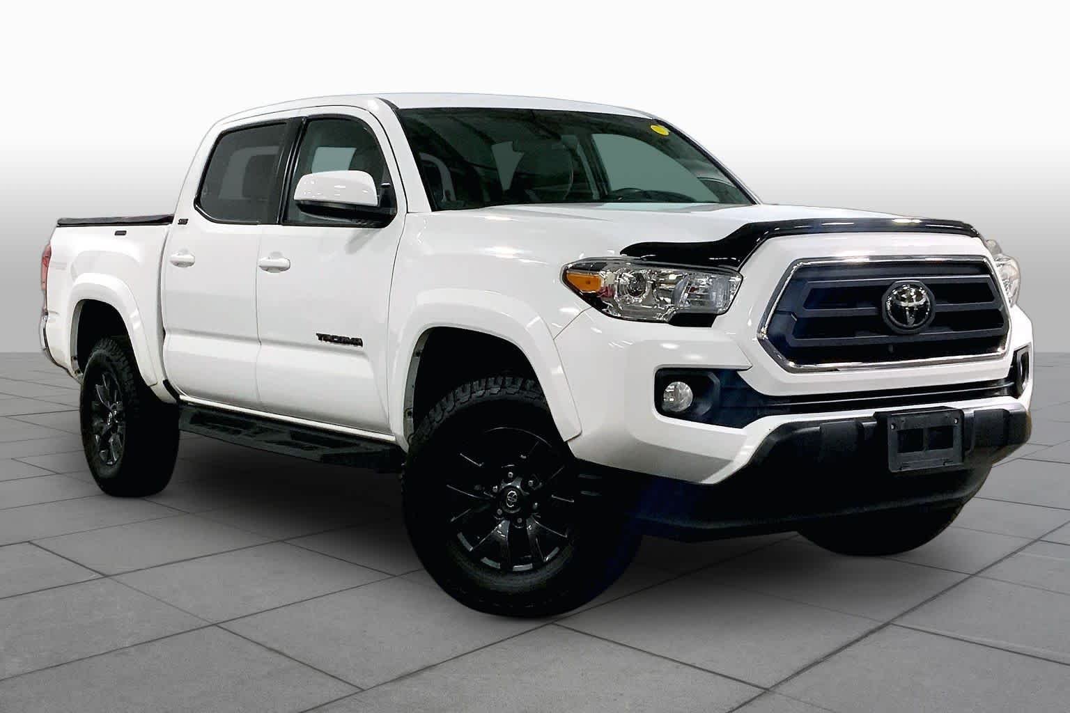 Used 2022 White Toyota SR5 image 3