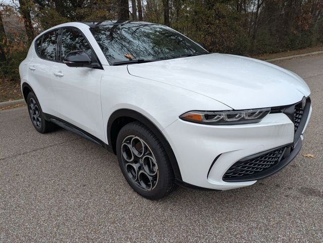 New 2025 Milano White Exterior Paint Alfa Romeo Base image 5