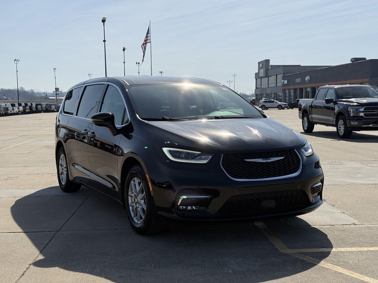 Used 2024 Chrysler Pacifica Touring L with VIN 2C4RC1BG6RR172647 for sale in Kansas City