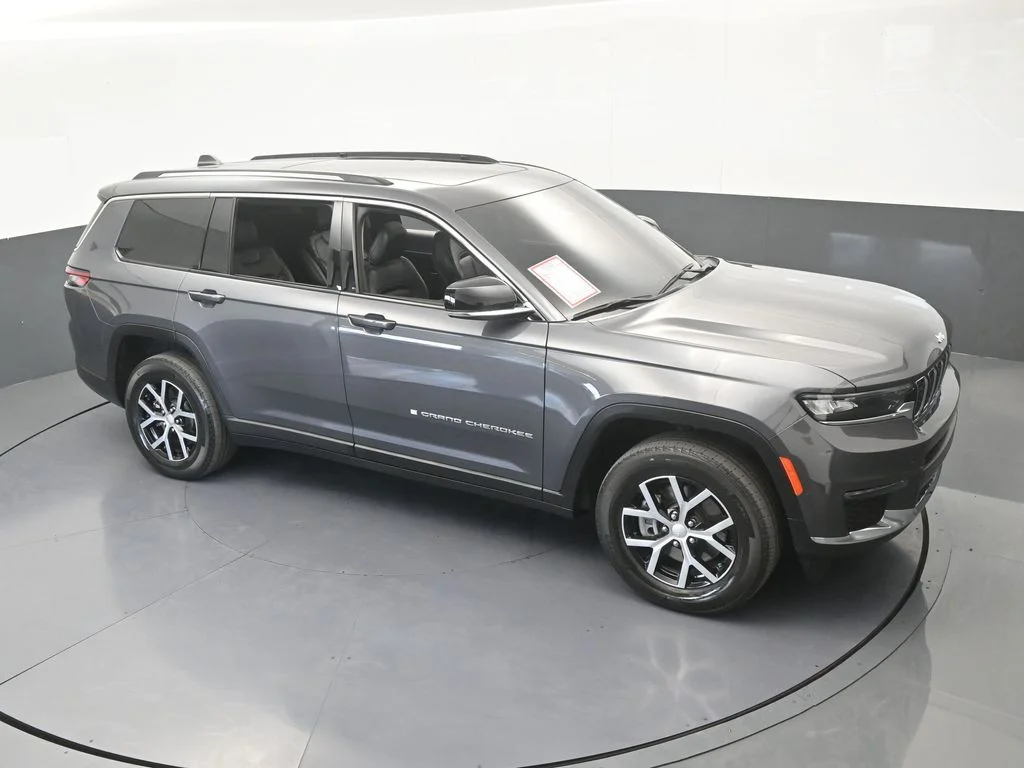 Used 2023 Baltic Gray Metallic Clearcoat Jeep Limited image 57
