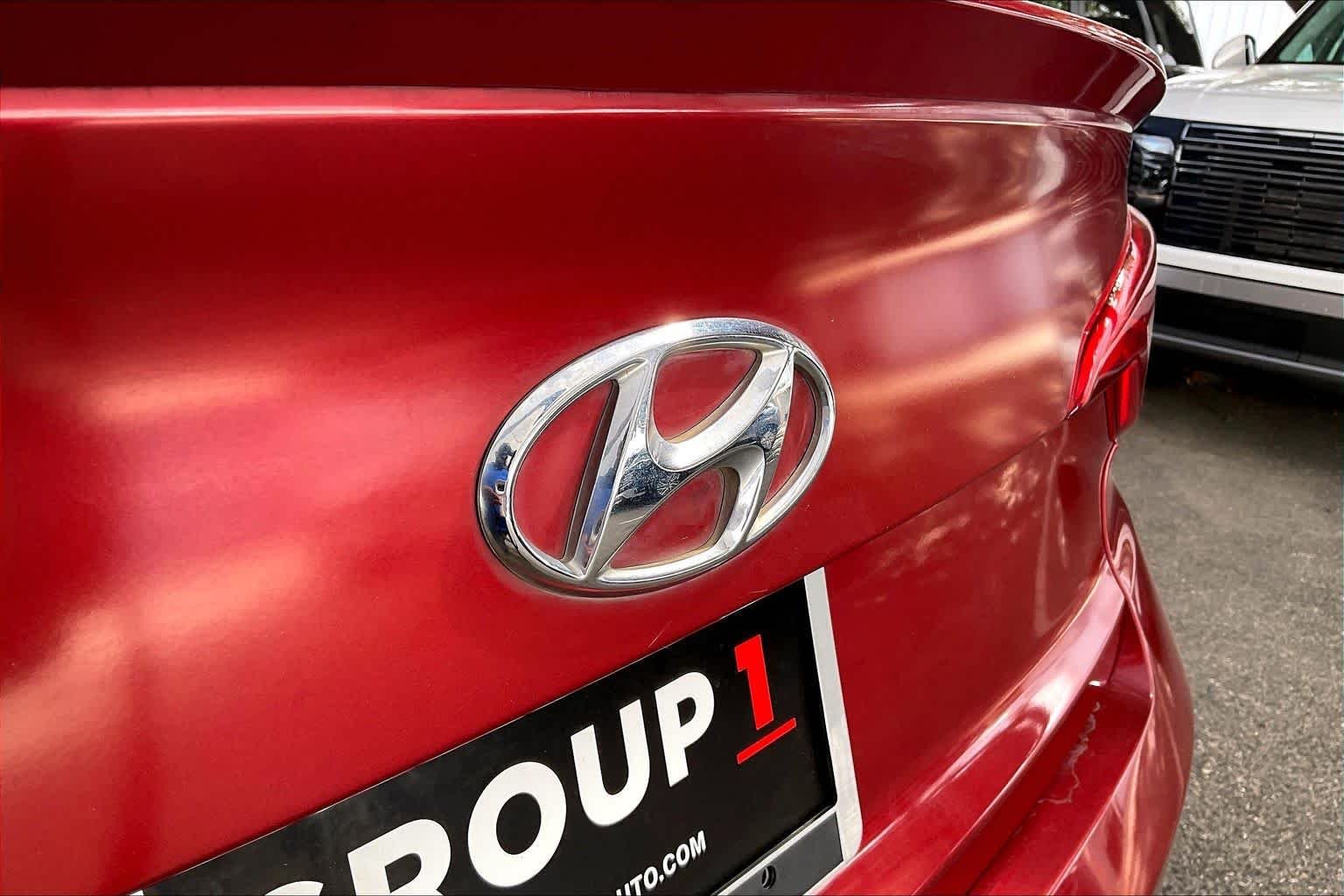 Used 2016 Venetian Red Hyundai 2.4L SE image 31