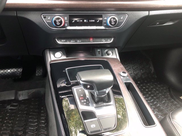 Used 2023 Daytona Gray Pearl Effect Audi 45 S line Premium image 33