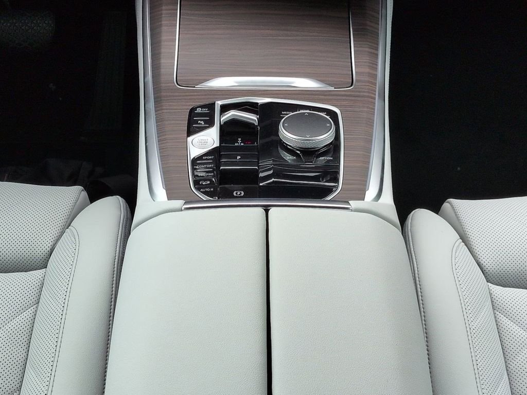 New 2026 Skyscraper Grey Metallic BMW xDrive40i image 19