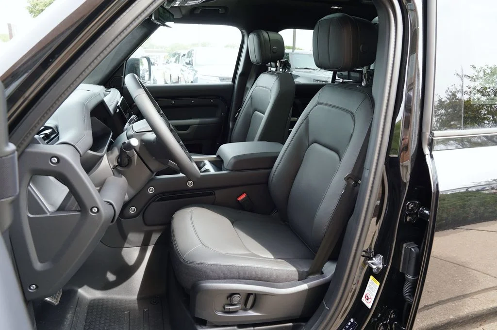 New 2026 Santorini Black Land Rover X image 12