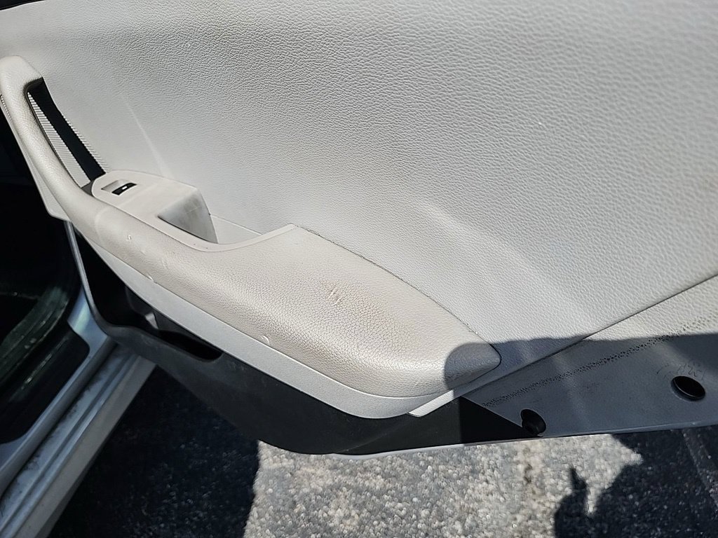 Used 2019 Silver Hyundai SE image 16