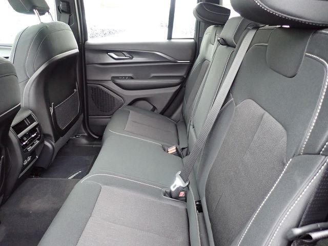 New 2025 Diamond Black Crystal Pearl-Coat Exterior Paint Jeep Laredo X image 13