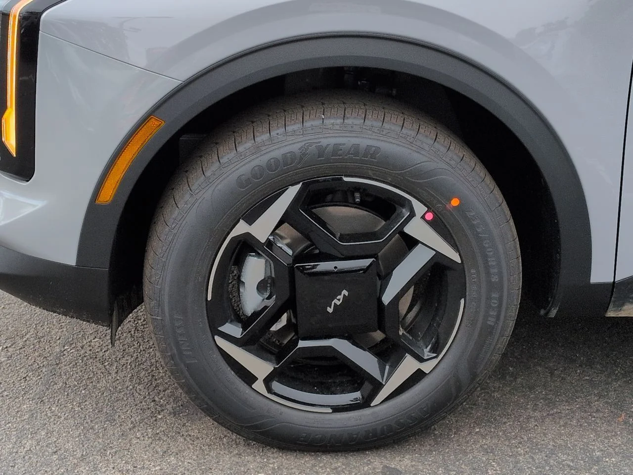 New 2026 Wolf Gray Kia EX image 34