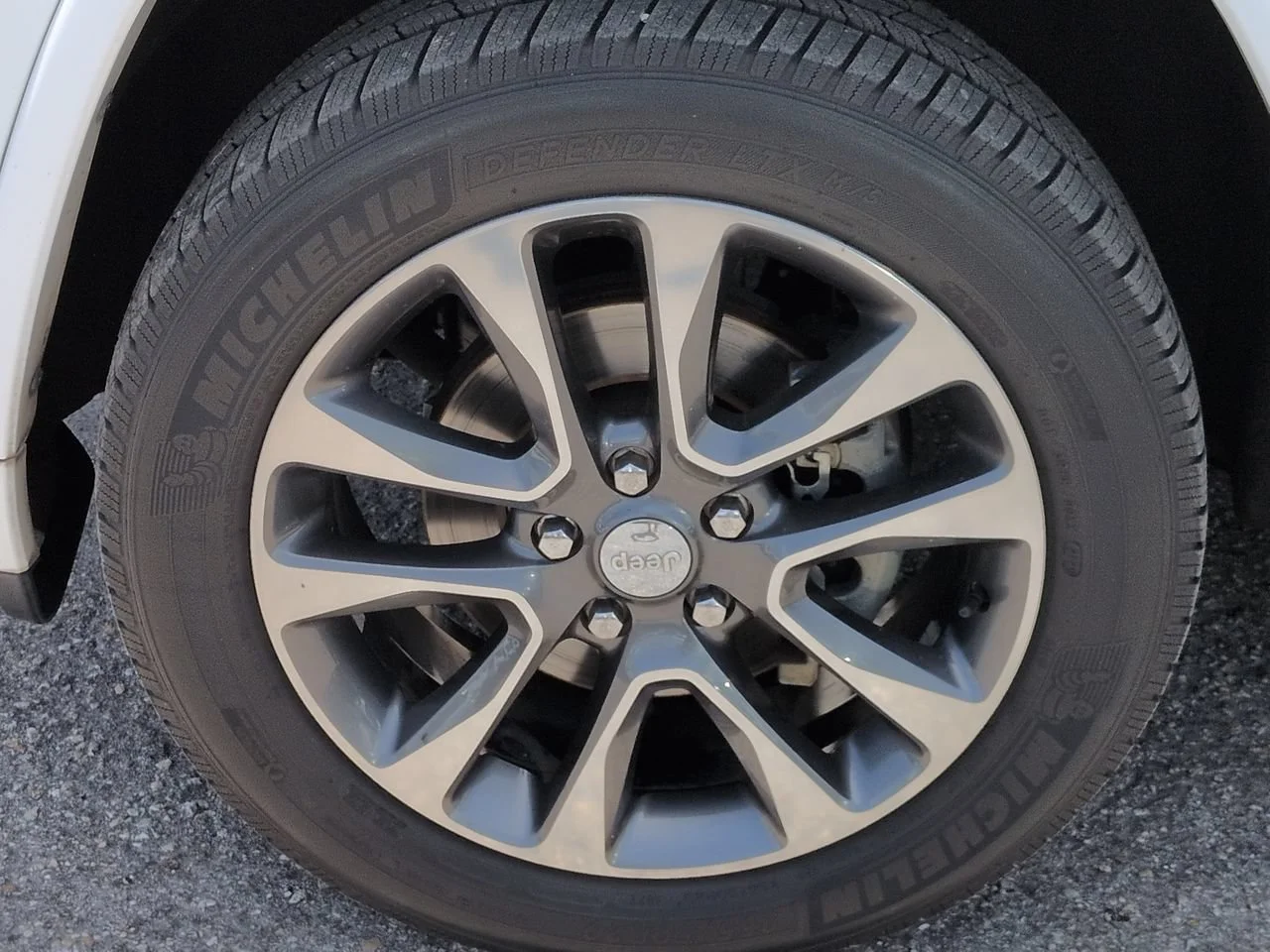 Used 2018 Bright White Clearcoat Jeep Overland image 11