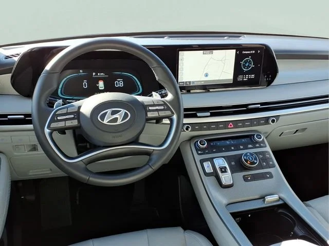 Used 2025  Hyundai SEL image 15