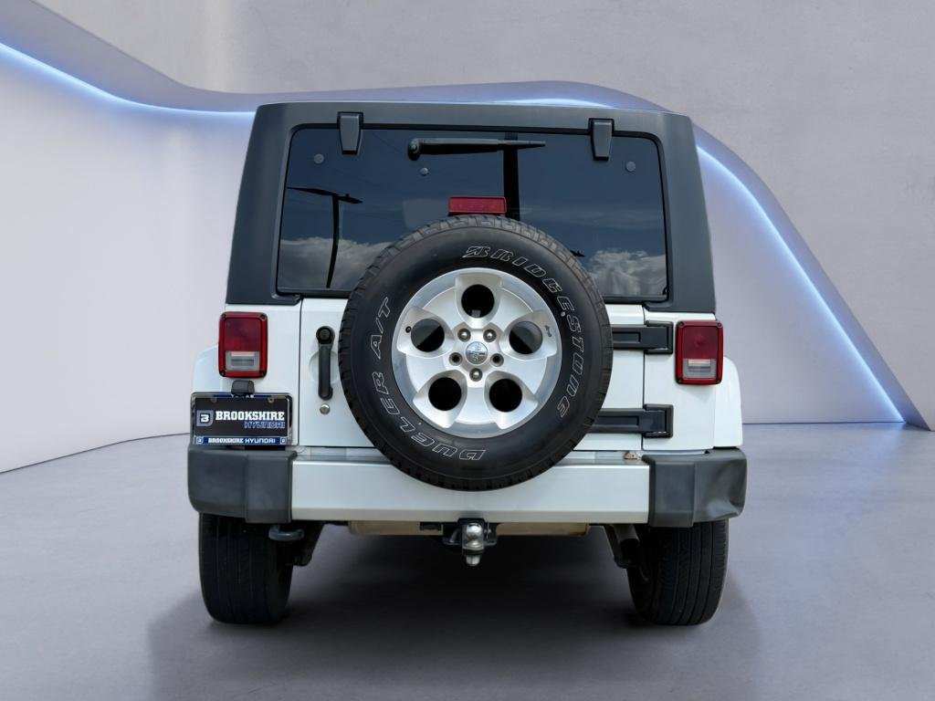 Used 2014 Bright White Clearcoat Jeep Sahara image 6