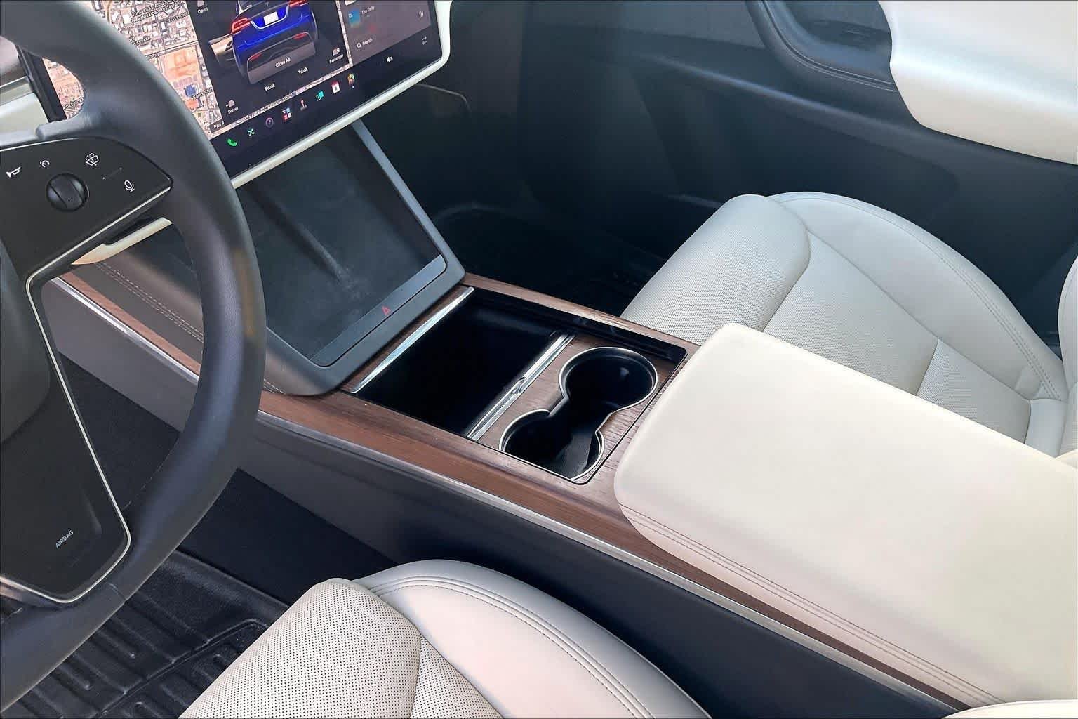 2022 Tesla Model X Long Range - Photo 14