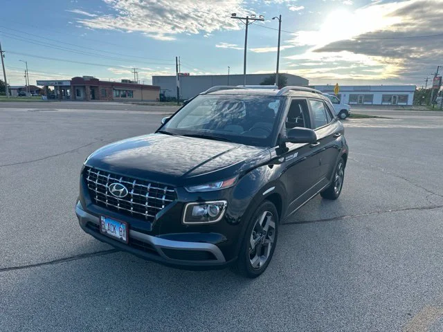 Used 2022 Black Noir Pearl Hyundai SEL image 2