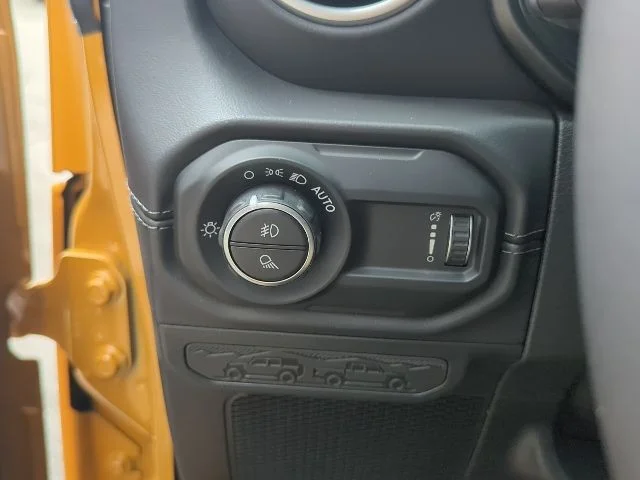 New 2026 Goldilocks Exterior Paint Jeep Sahara image 20