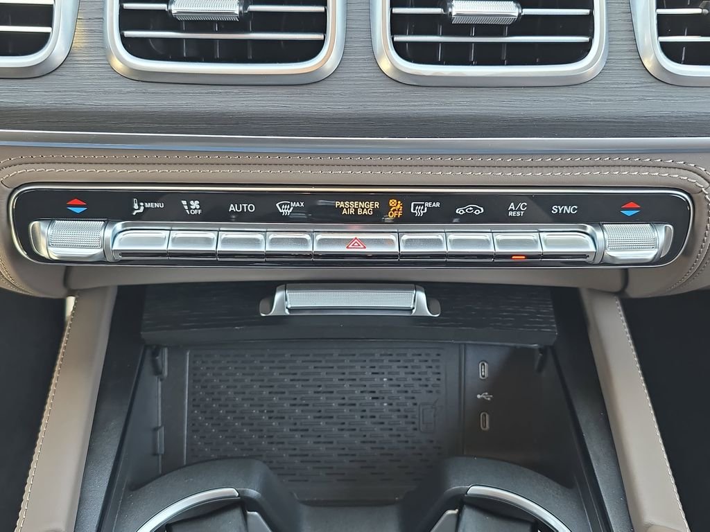 Used 2026  Mercedes-Benz Maybach GLS 600 image 27