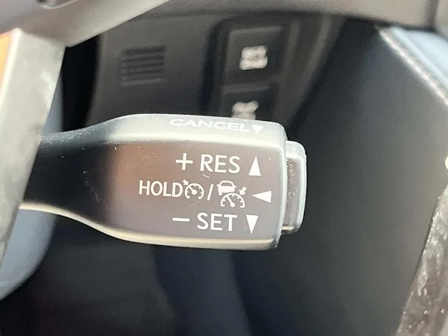 Used 2022 White Lexus 460 image 48