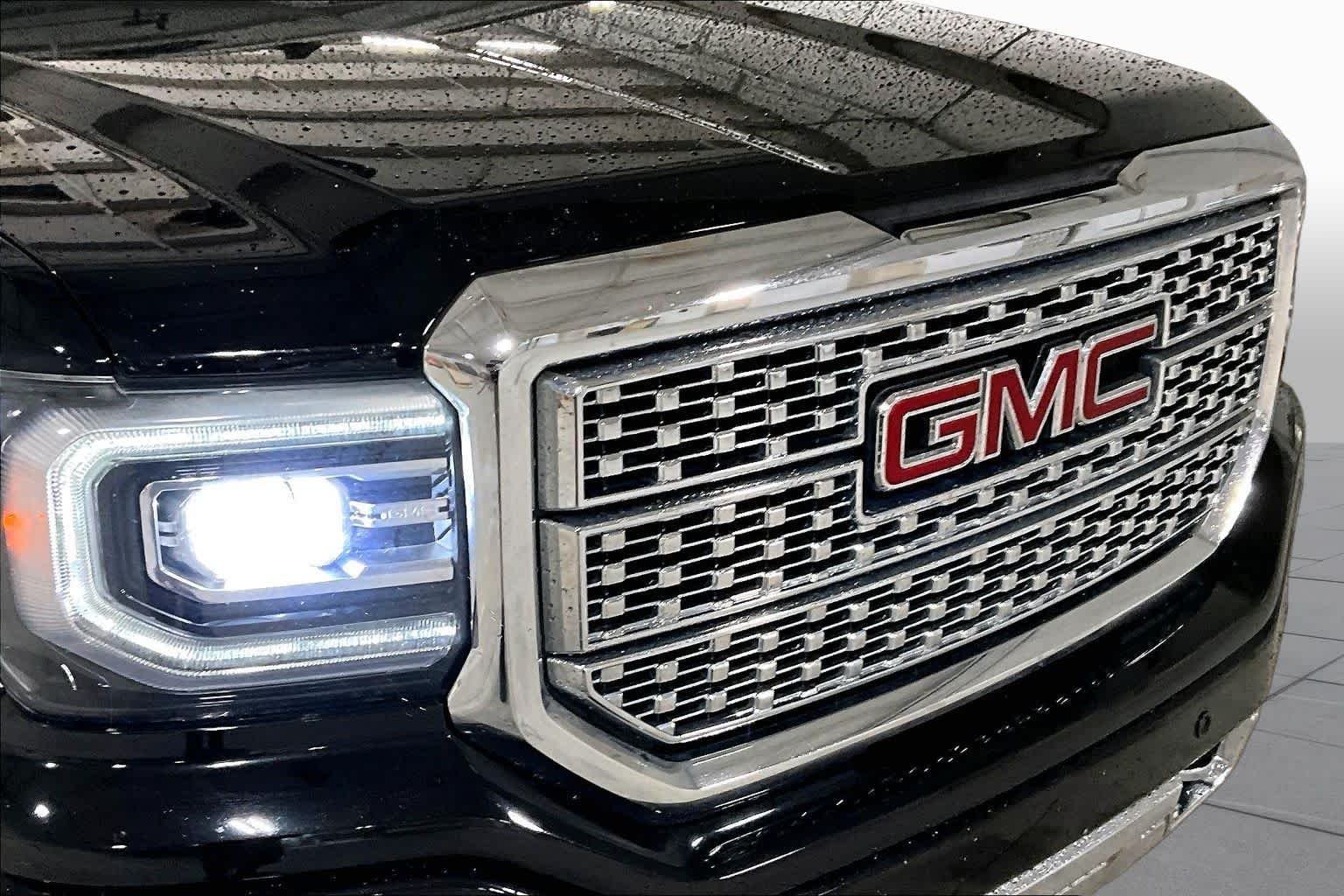 Used 2017 Onyx Black GMC Denali image 30
