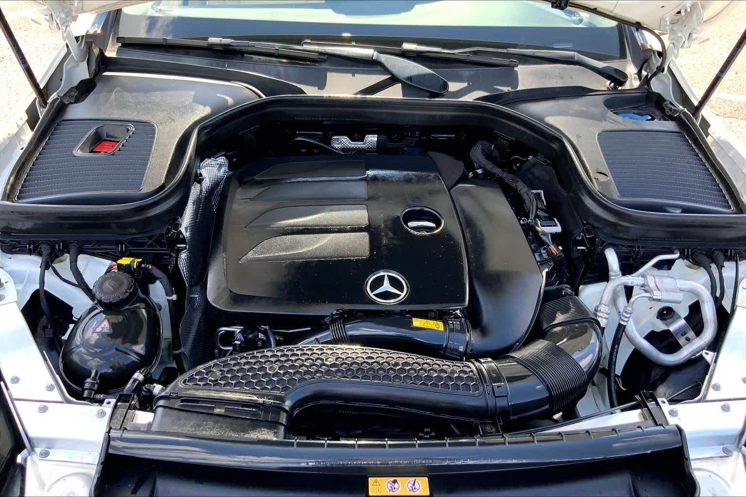 Used 2022 Polar White Mercedes-Benz GLC 300 image 31