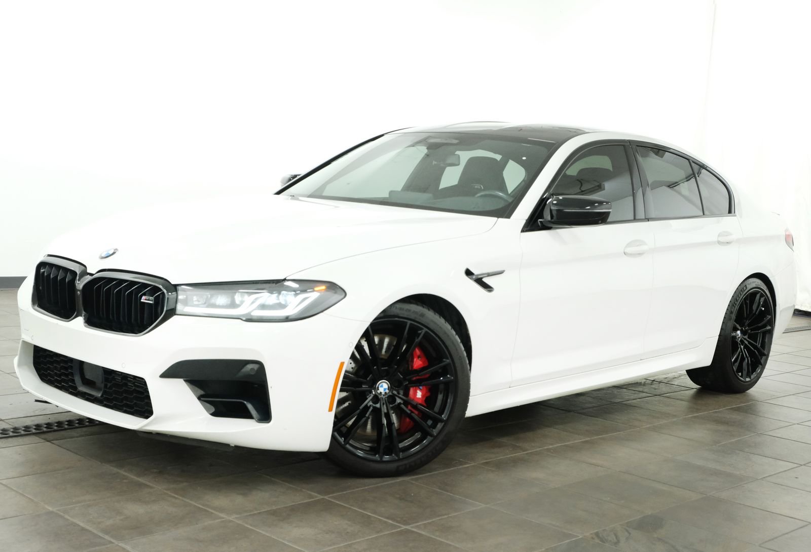  M5 - アルピンホワイト (チェイスカー) Pre-Owned 2023 BMW M5 Base 4D Sedan in Elmhurst #B6534LP | BMW of