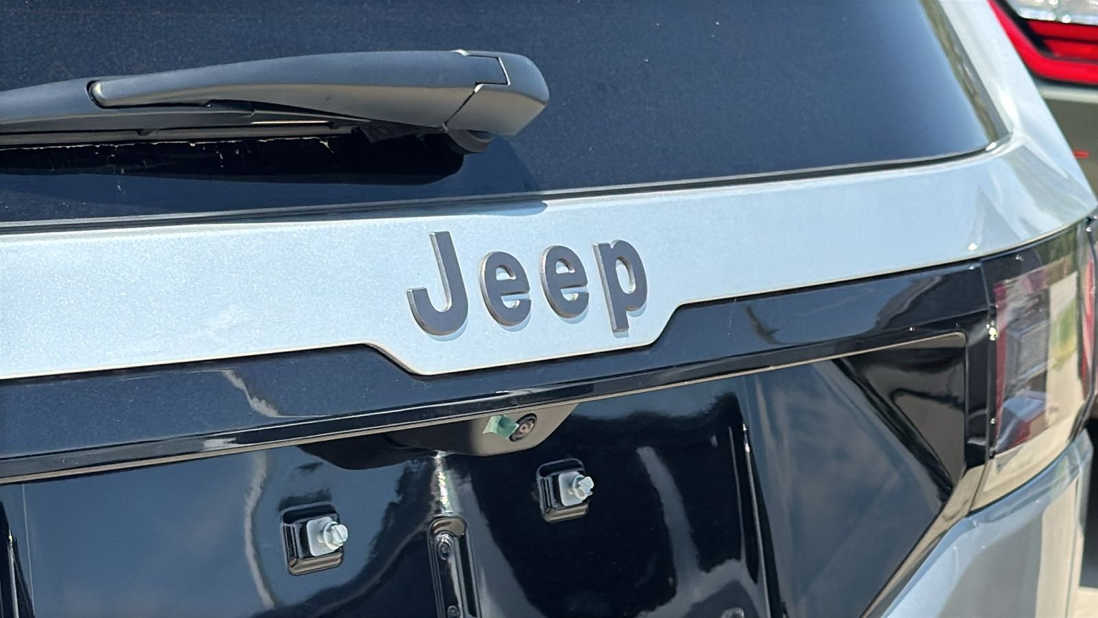 New 2026 Silver Zynith Clear-Coat Exterior Paint Jeep Overland image 11