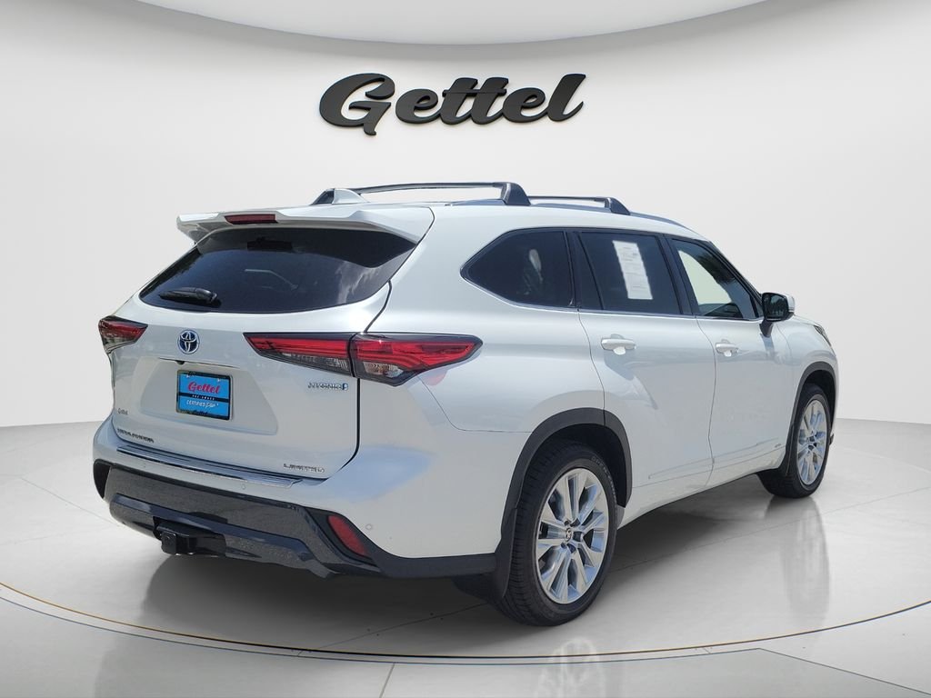 Used 2022 Beige Toyota Limited image 5