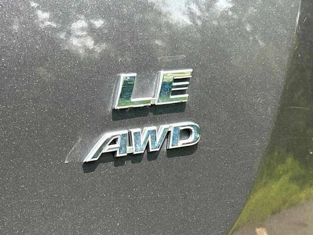 Used 2018 Gray Toyota LE image 15