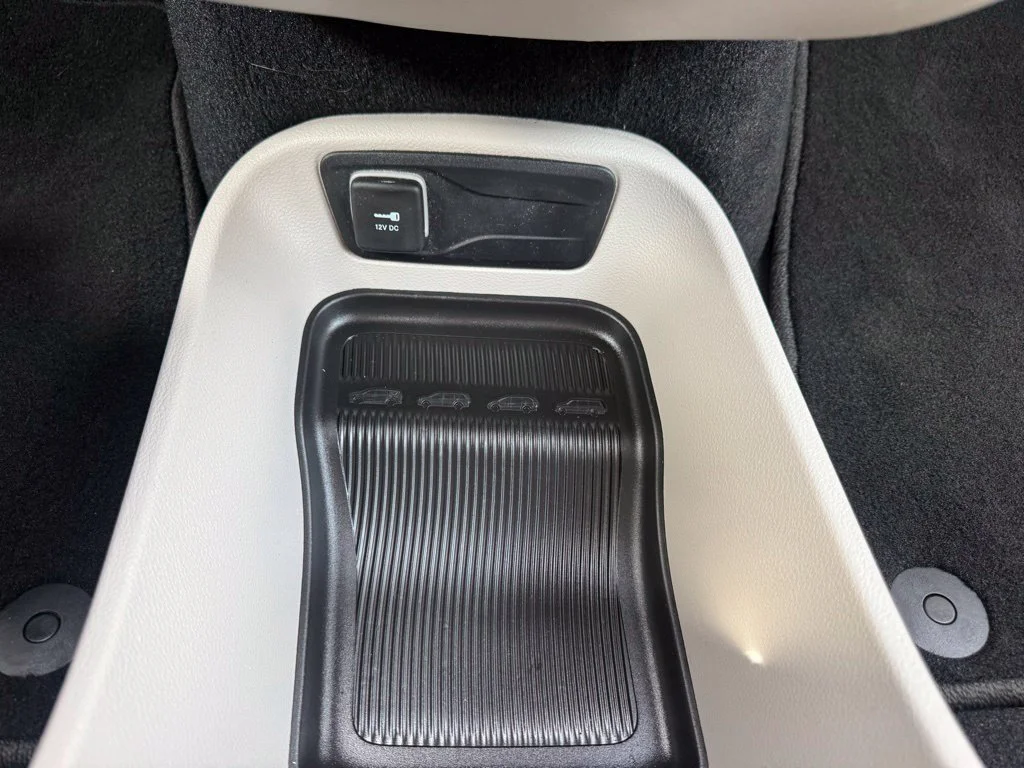 Used 2023 White Chrysler Touring L image 30