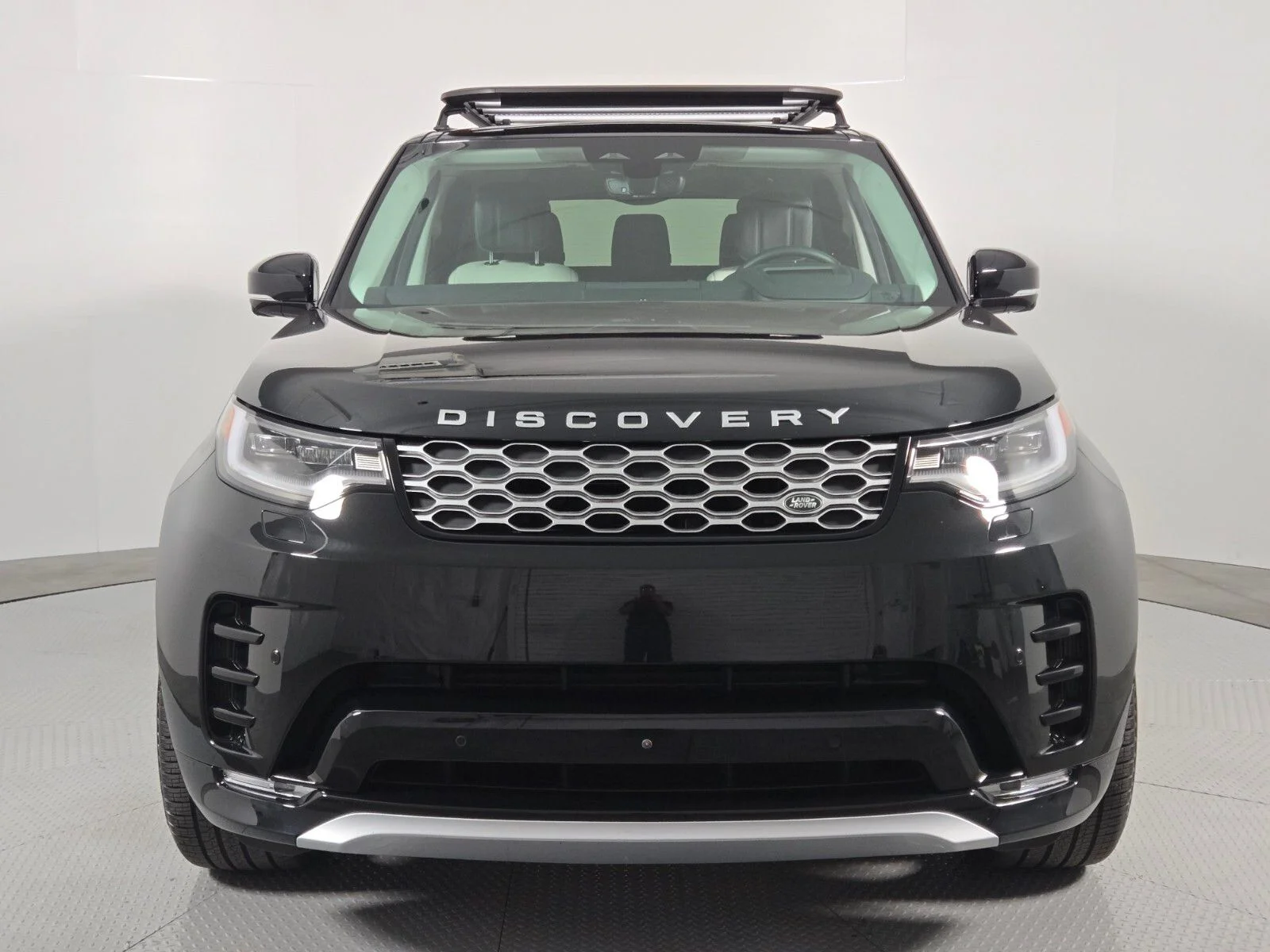 Used 2026 Santorini Black Metallic Land Rover  image 2