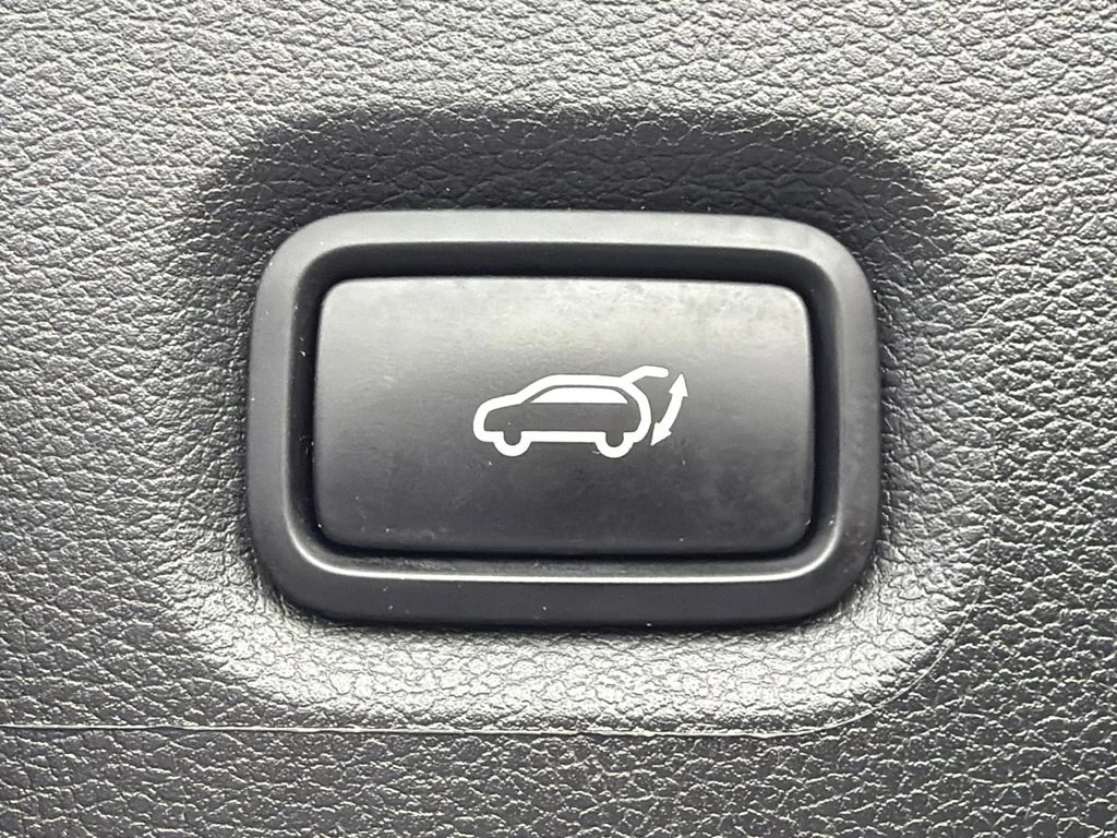Used 2023 Silver Hyundai SEL image 19