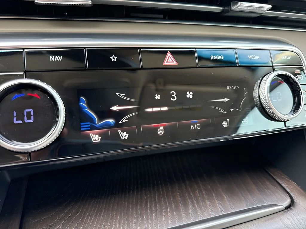 Used 2023  Genesis  image 25