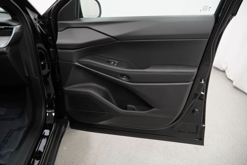 New 2026 Diamond Black Crystal Pearl-Coat Exterior Paint Jeep Limited image 32