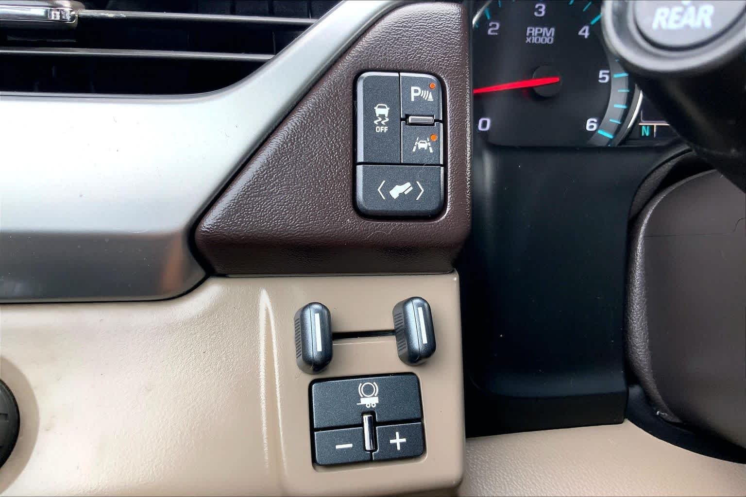 Used 2016 Iridescent Pearl Tricoat Chevrolet LTZ image 34