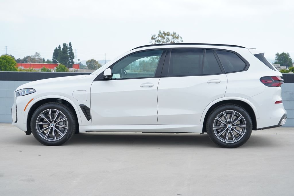 New 2026 Mineral White Metallic BMW xDrive50e image 4