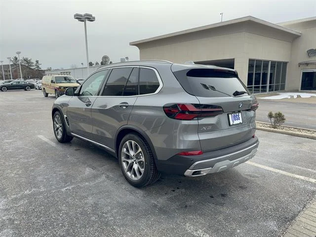New 2026 Skyscraper Grey Metallic BMW xDrive50e image 5