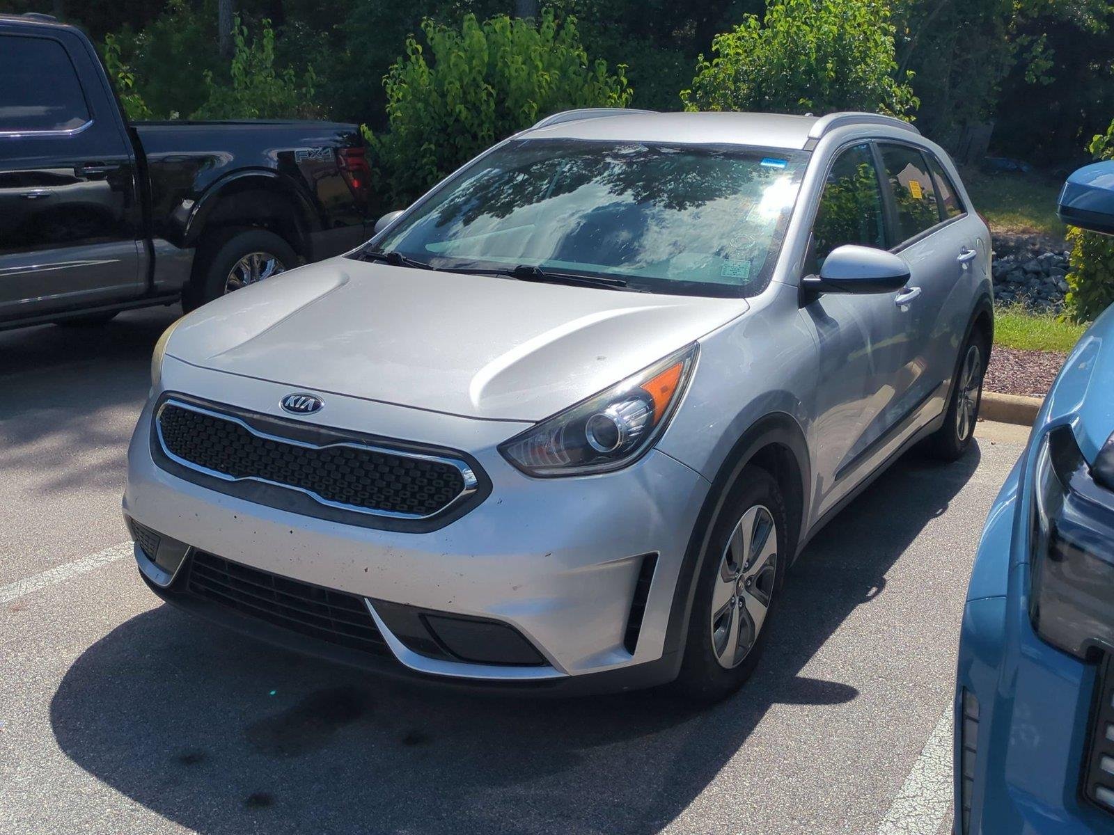 Used 2019 Silky Silver Kia LX image 1
