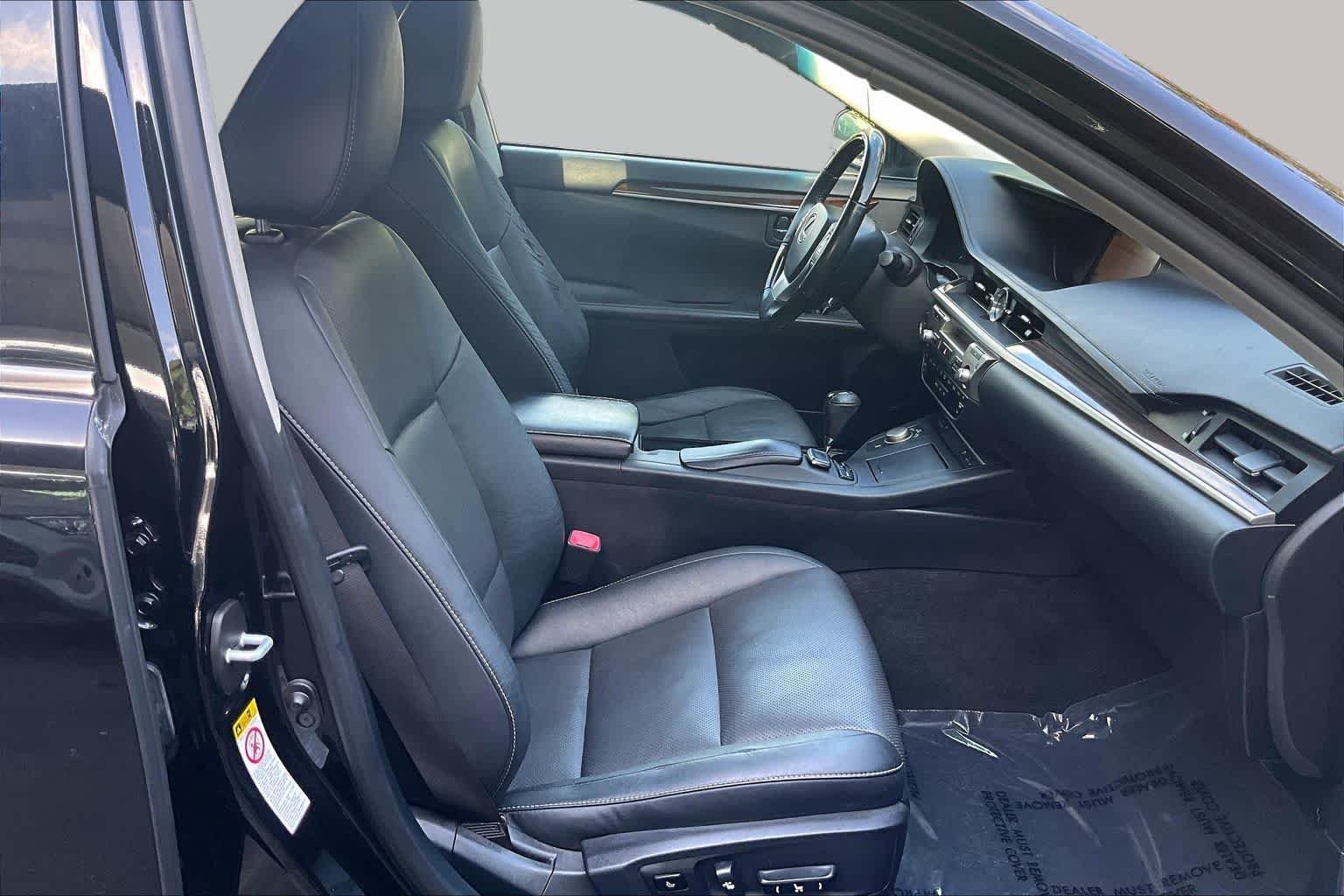 Used 2015 Obsidian Lexus  image 8