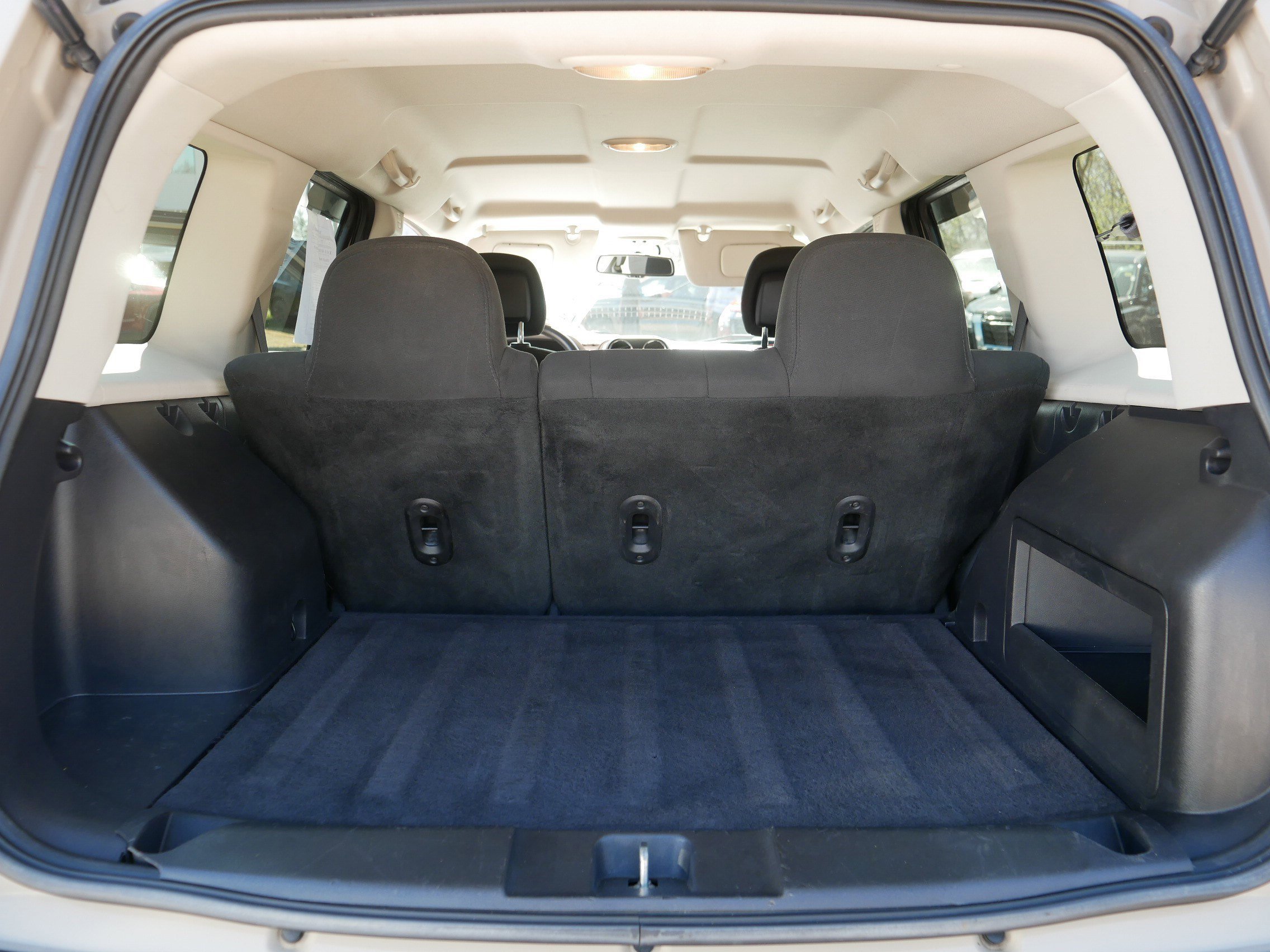 Used 2017 Mojave Sand Clearcoat Jeep Latitude image 18