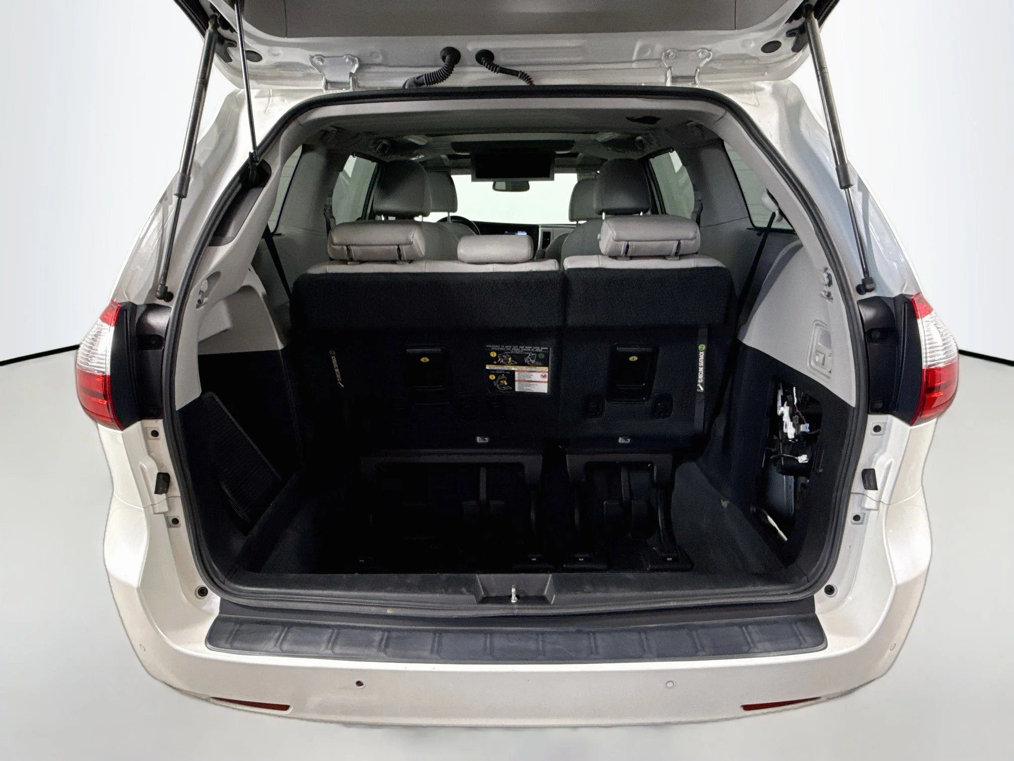 Used 2020 Blizzard Pearl Toyota Limited Premium image 26