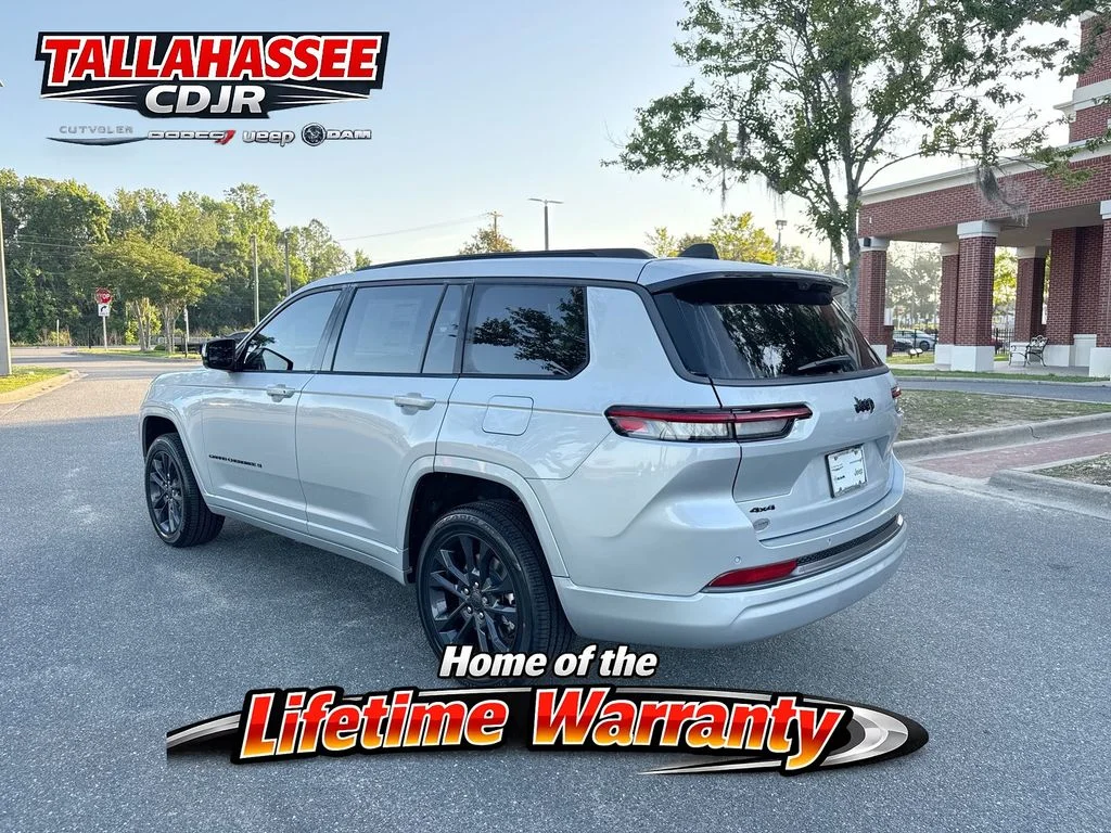 New 2026 Silver Zynith Exterior Paint Jeep Limited Reserve image 6