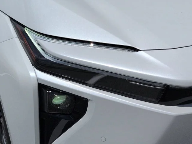 New 2026 Wind Chill Pearl Toyota XLE image 10