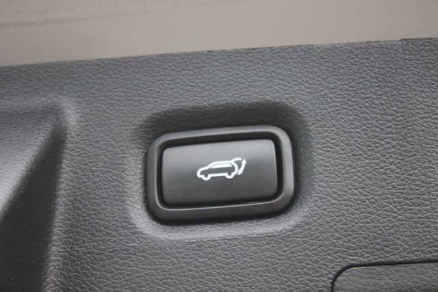 Used 2022 Silver Hyundai SEL image 27